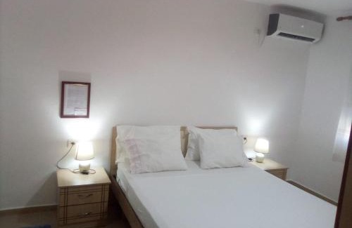 Mbrostar-Urë House | Discover Sazani's Place: Family-Friendly Retreat with 9/10 Rating