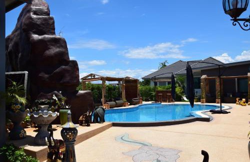Saraphi House | Relax at SB Holiday Resort Chiang Mai with Pool & Ocean Views