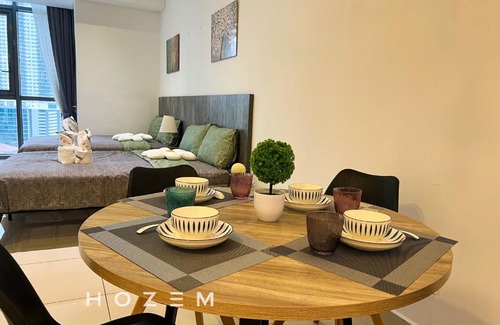 Seputeh Apartment | Cozy Pool View Studio for Families Near Mid Valley