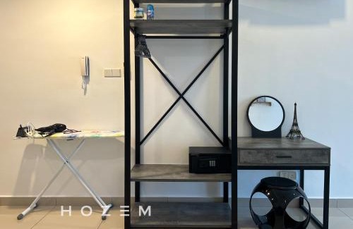 Seputeh Apartment | Cozy Pool View Studio for Families Near Mid Valley