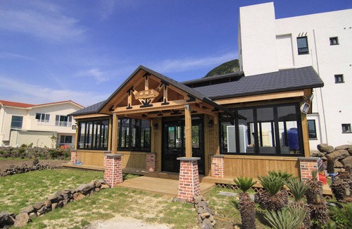Andeok Condo | Pet-Friendly Retreat at SBS Love Pension with Breakfast