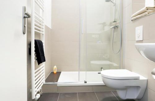 Charlottenburg Apartment | Welcoming Family & Business Retreat at Rockchair Apartments