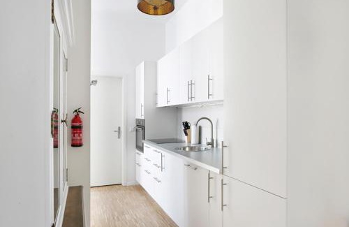 Charlottenburg Apartment | Welcoming Family & Business Retreat at Rockchair Apartments