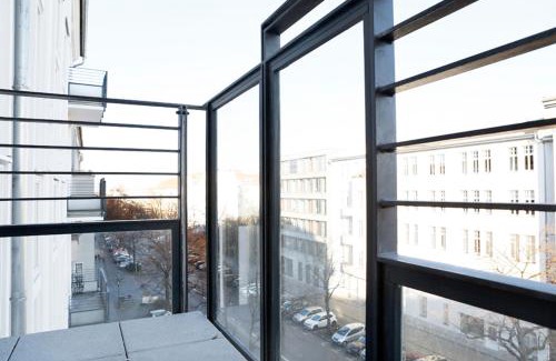 Charlottenburg Apartment | Welcoming Family & Business Retreat at Rockchair Apartments