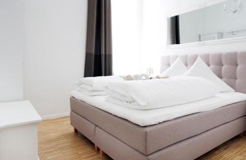 Charlottenburg Apartment | Welcoming Family & Business Retreat at Rockchair Apartments