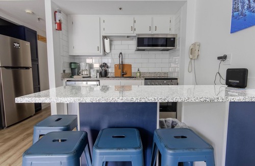 Snowshoe Condo | Renovated Studio with Courtyard Views & Pool Access