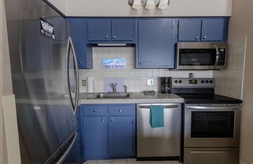 Snowshoe Condo | Inviting 2BR Retreat with Loft, Balcony & Pool Access