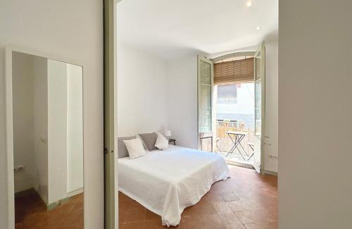 Terrassa Apartment | Central SC Apartment with Balcony, Pet and Child Friendly