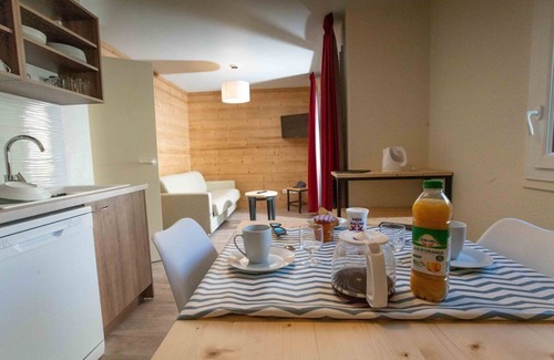 Saint-Colomban-des-Villards House | Inviting Mountain Retreat: Pool, Sauna & Balcony Near Vanoise
