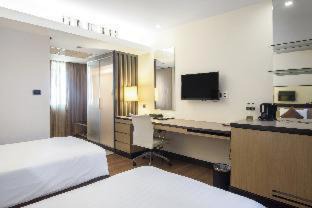 Phlabphla Hotel | Relax at SC Park Hotel with Pool and Oceanfront Views