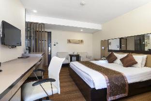 Phlabphla Hotel | Relax at SC Park Hotel with Pool and Oceanfront Views