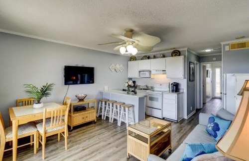 Isle of Palms House | Oceanfront Retreat at 309A Sea Cabin with Pool Access
