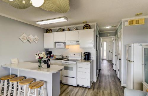 Isle of Palms House | Oceanfront Retreat at 309A Sea Cabin with Pool Access