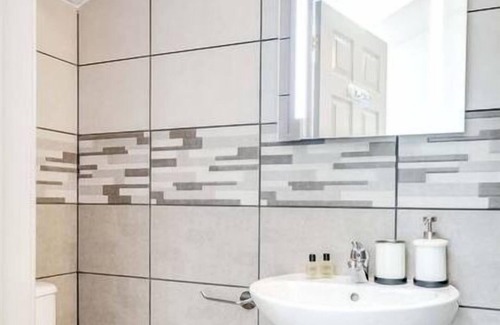 Wolverhampton Apartment | Budget-Friendly City Studio with Kitchen Amenities