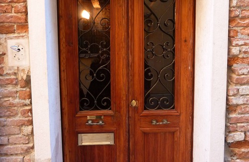 Castello House | Scala Mata: Unique 17th Century Apartment Near Biennale
