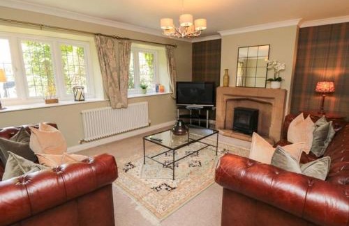 Scalby House | Scalby Grove Cottage: Eco-Friendly Retreat with Hot Tub