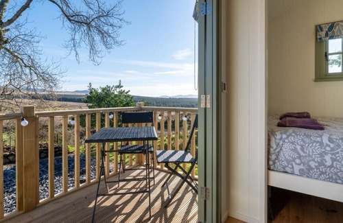 Seascale House | Top-Rated Child-Friendly Scalderskew Shepherds Hut Escape