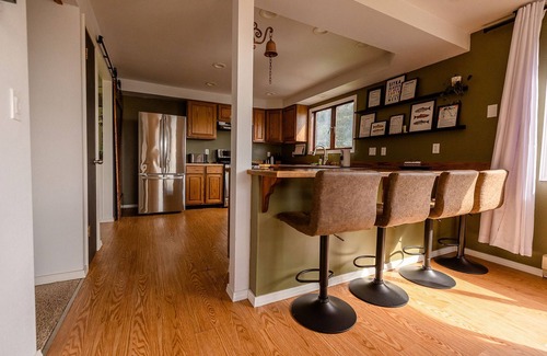 Sitka House | Top-Rated Scales & Shells: Walk to Downtown Sitka