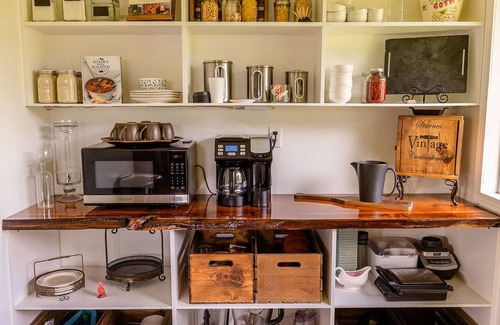 Sitka House | Top-Rated Scales & Shells: Walk to Downtown Sitka