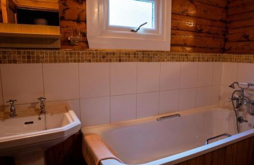 Duirinish House | Experience Scalpay Lodge: Pet-Friendly with Great Reviews