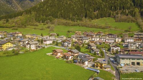 Vilminore di Scalve House | Pet-Friendly Retreat at Scalve e la Presolana - Rated 9.5