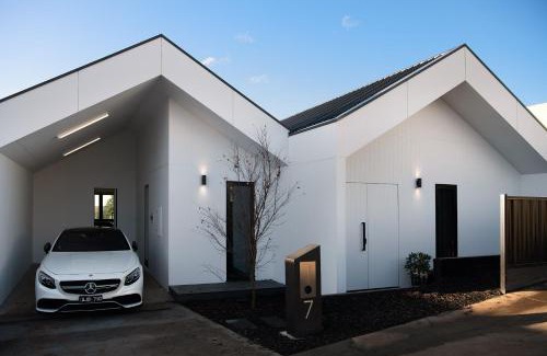 Daylesford House | Experience Scandi Haus: Family-Friendly with Pool Access