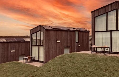 Warstein House | Scandi Micro House: Child-Friendly Retreat with 10/10 Rating