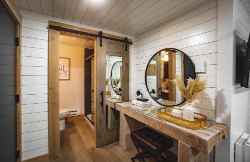 McCall Hotel | Discover Scandia Inn: Family-Friendly Retreat with Hot Tub