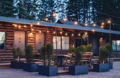McCall Hotel | Discover Scandia Inn: Family-Friendly Retreat with Hot Tub