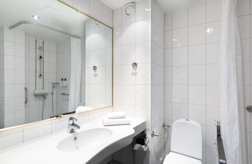 Hameenlinna Hotel | Pet-Friendly Retreat at Scandic Aulanko with Spa & Pool