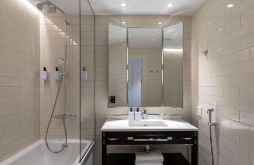 Kluuvi Hotel | Discover Scandic Grand Central Helsinki: A 4-Star Retreat
