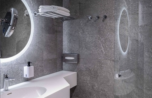 Kluuvi Hotel | Prime Location at Holiday Inn Helsinki City Centre