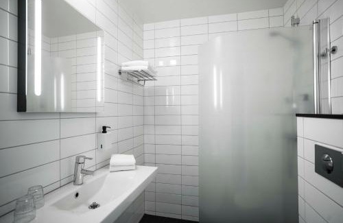 Jarva Hotel | Pet-Friendly Retreat at Scandic Järva Krog - 4-Star Comfort