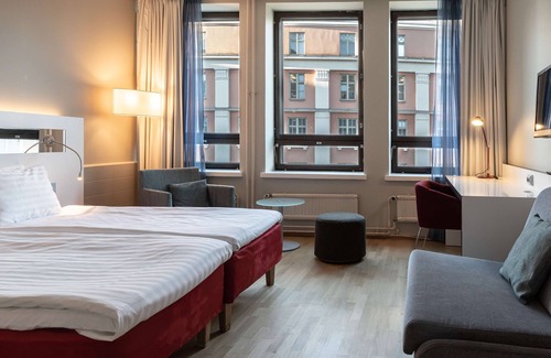 Kluuvi Hotel | Discover Scandic Kaisaniemi: Family-Friendly with Spa Access