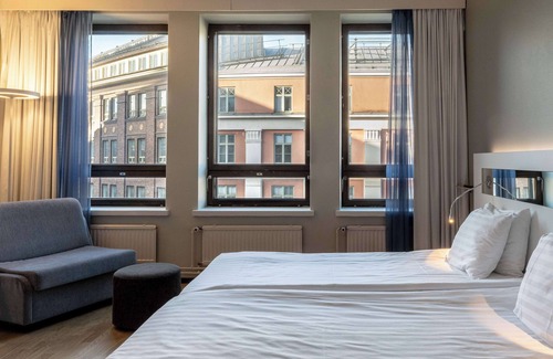 Kluuvi Hotel | Discover Scandic Kaisaniemi: Family-Friendly with Spa Access