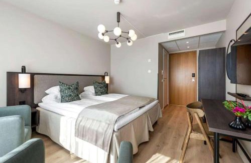 Alesund Hotel | Discover Scandic Parken: Pet-Friendly 4-Star Escape