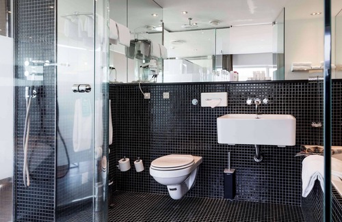 Sydhavnen Hotel | Discover Scandic Sluseholmen: Family-Friendly & Spa Retreat