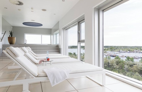 Sydhavnen Hotel | Discover Scandic Sluseholmen: Family-Friendly & Spa Retreat