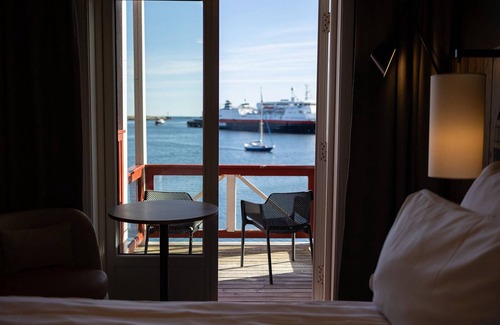 Svolvaer Hotel | Discover Scandic Svolvær: Family-Friendly with Breakfast