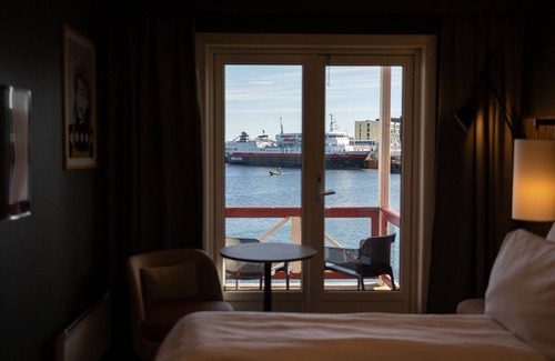 Svolvaer Hotel | Discover Scandic Svolvær: Family-Friendly with Breakfast