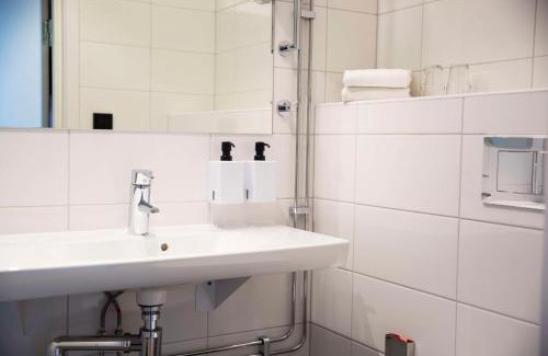 Taby Hotel | Inviting Scandic Täby: Pet-Friendly Stay with Great Amenities