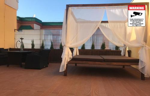 Sukhinovka Apartment | Discover Scandik Apartment Terrace: Family-Friendly Retreat
