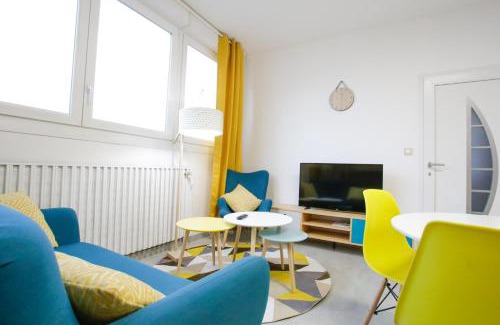 Saint-Sebastien-sur-Loire Apartment | Pet-Friendly Scandin'appart: Ideal for Families & Guests