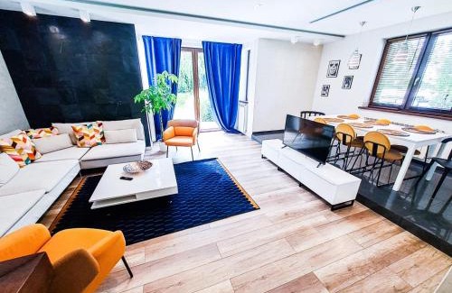 Zator House | Indulge at Scandi House with Oceanfront Hot Tub Retreat