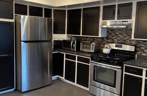 Van Nuys House | Pet-Friendly Scandinavian on Sylvan with Family Amenities