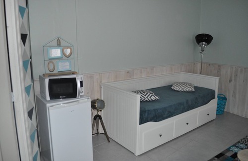 Lauzun Apartment | Stylish Scandinavian-Style Studio with Family Amenities