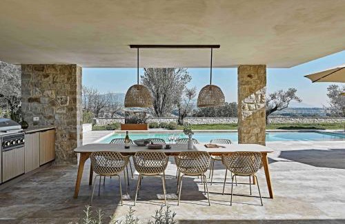 Loreto Villa | Discover Il Momento in Umbria with Ocean Views & Pool
