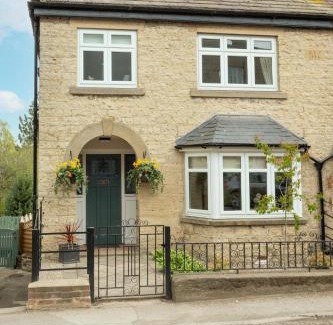 Masham House | Discover Scarbeck House: Pet & Child Friendly Retreat