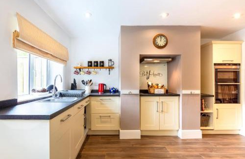 Masham House | Discover Scarbeck House: Pet & Child Friendly Retreat