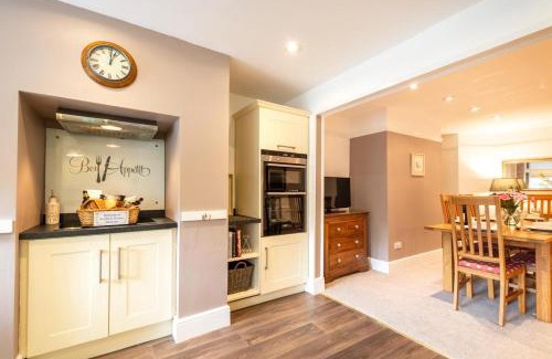 Masham House | Discover Scarbeck House: Pet & Child Friendly Retreat